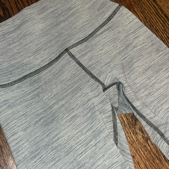 lululemon capri leggings - Picture 2 of 3